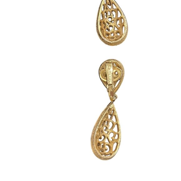 Vintage Trifari Gold-Tone Ornate Filigree Teardrop Clip Earrings Elegant Design - Picture 6 of 9